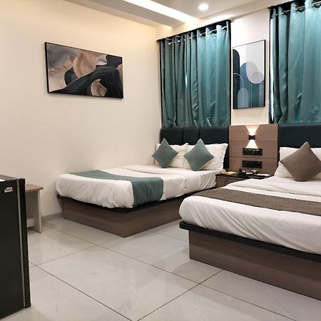 Hotel Paris Plaza Ахмедабад Екстериор снимка