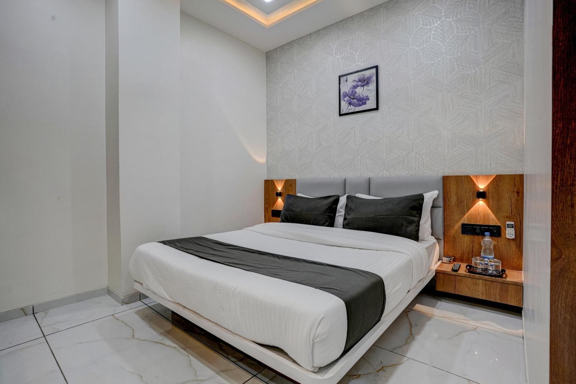Hotel Paris Plaza Ахмедабад Екстериор снимка