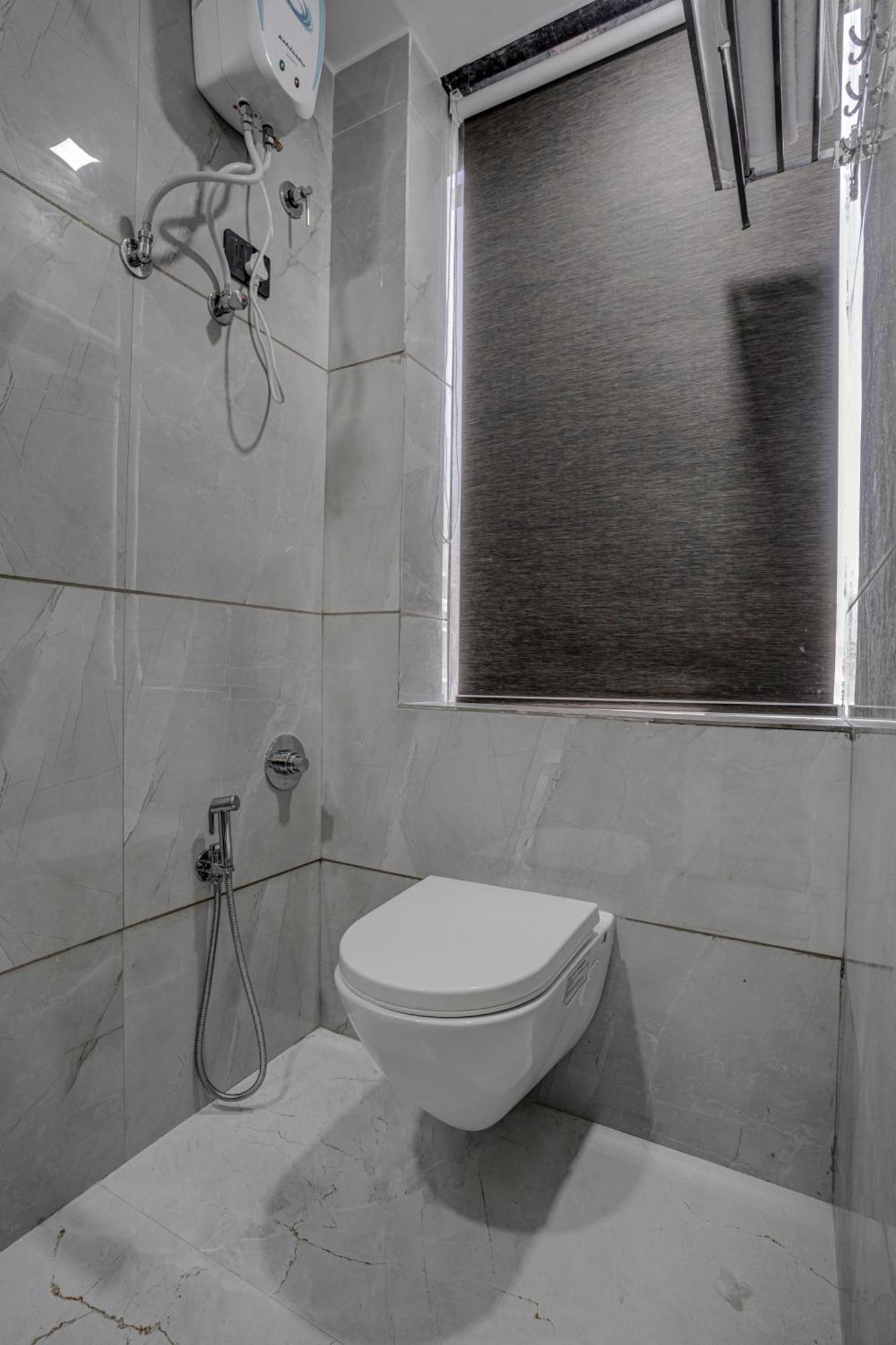 Hotel Paris Plaza Ахмедабад Екстериор снимка