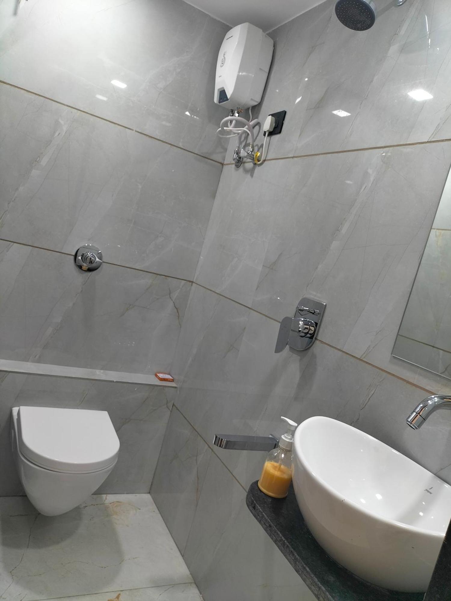 Hotel Paris Plaza Ахмедабад Екстериор снимка