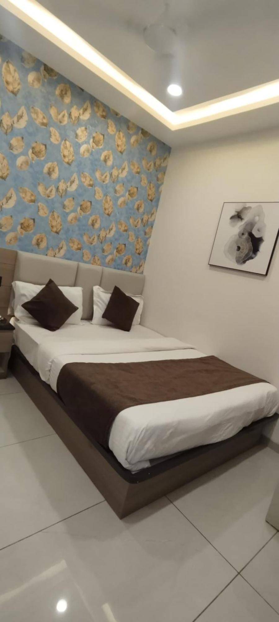 Hotel Paris Plaza Ахмедабад Екстериор снимка