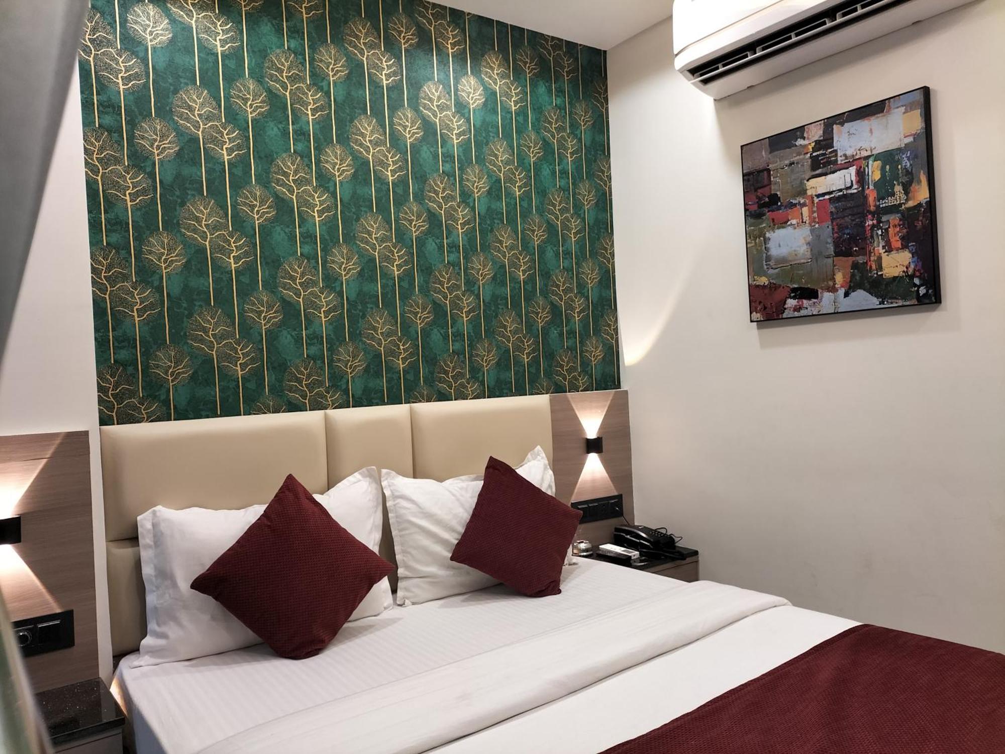 Hotel Paris Plaza Ахмедабад Екстериор снимка