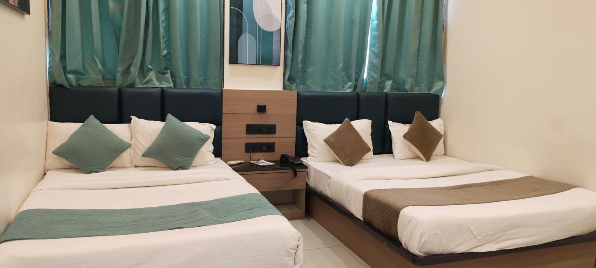Hotel Paris Plaza Ахмедабад Екстериор снимка