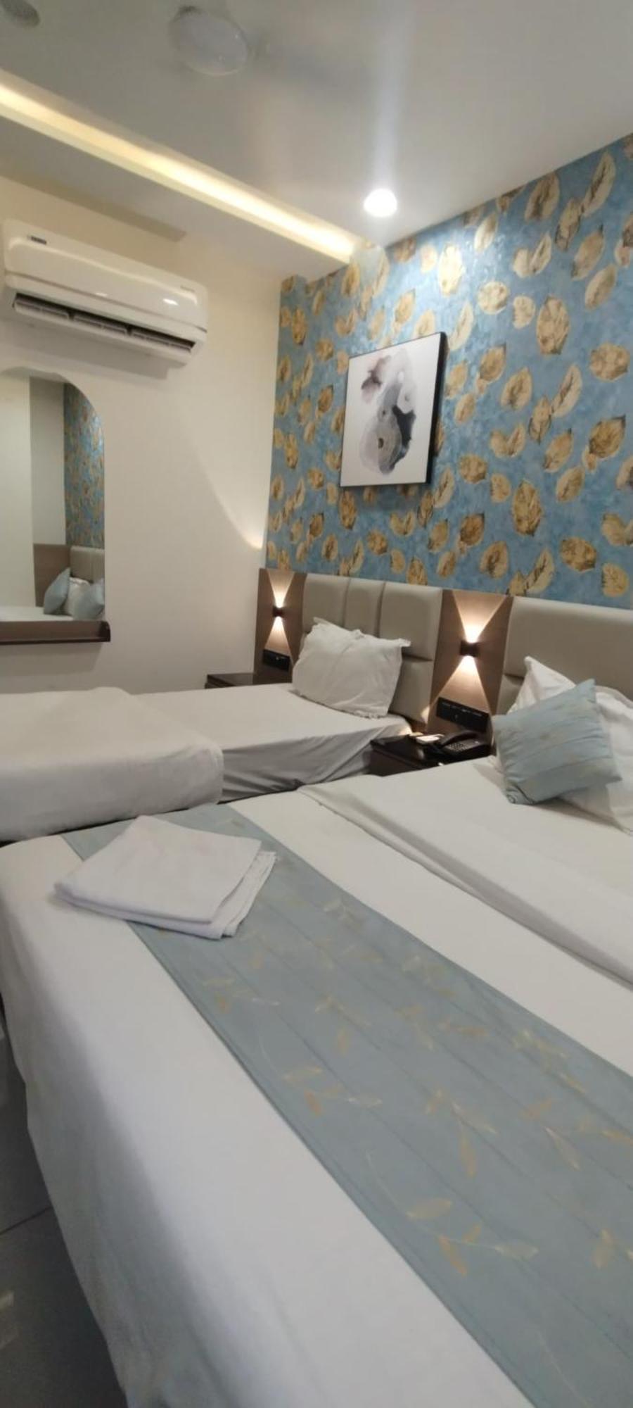 Hotel Paris Plaza Ахмедабад Екстериор снимка